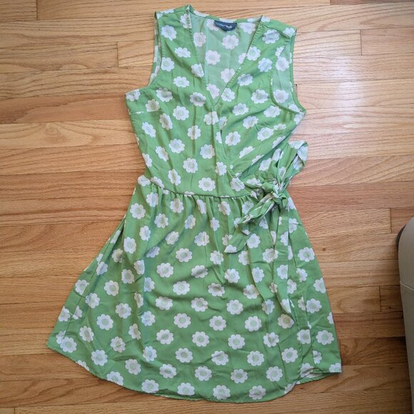 modcloth medium retro wrap dress green floral groovy knee length sleeveless mod - Picture 1 of 7